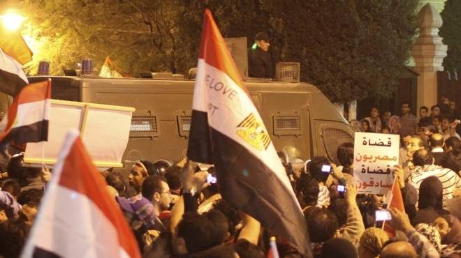 وصول مسيرة رابعة العدوية إلى قصر الاتحادية