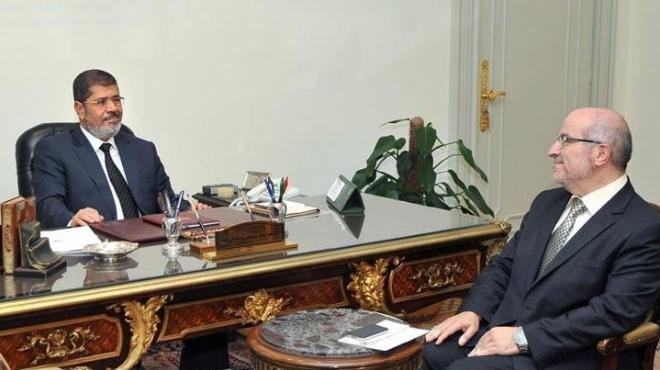 مرسي يلتقي مستشاره بالخارج لمتابعة أحوال المصريين المغتربين