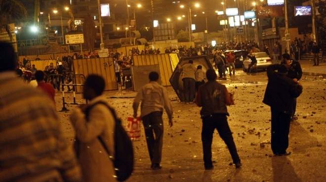  مناوشات بين مؤيدي ومعارضي مرسي أمام مسجد عبد المنعم رياض بالغردقة