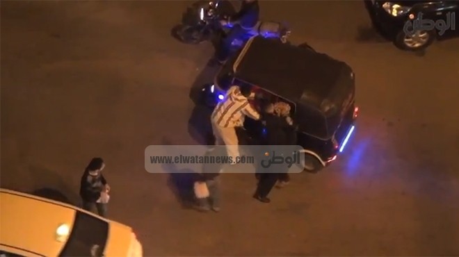 أمين شرطة يقتل سائق 