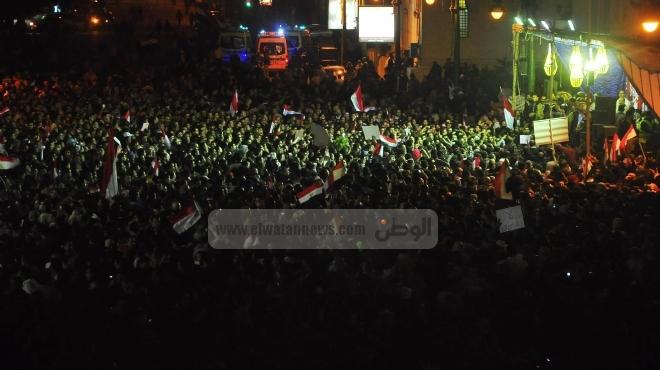 رشق معارضي مرسي بالأحذية من النوافذ لتفريقهم بشارع العشريني بالإسماعيلية