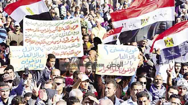 التحرير يرفع «الكارت الأحمر» لـ«مرسى».. ويهتفون: «ارحل»