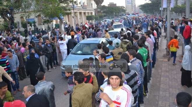  المئات من عمال المحاجر يقتحمون ديوان عام محافظة كفرالشيخ للمطالبة بالتثبيت