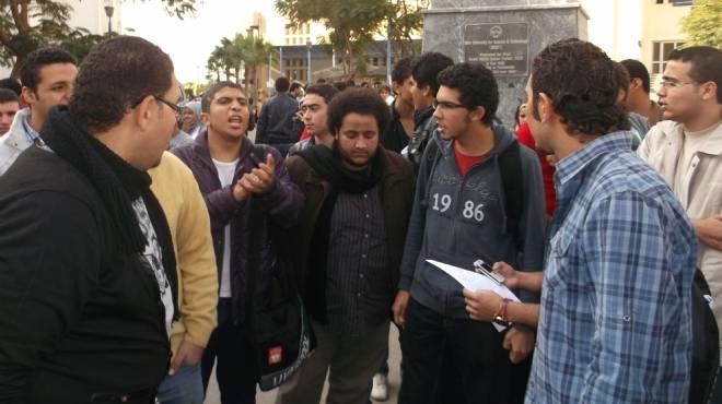 طلاب وأعضاء هيئة تدريس جامعة مصر للعلوم ينظمون وقفة أمام مجلس الدولة