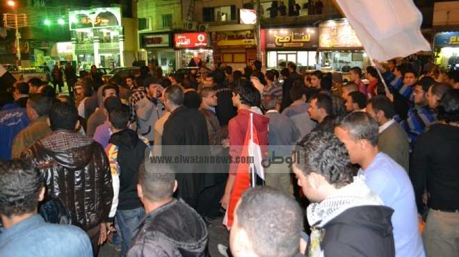  متظاهرو بورسعيد يغلقون مبنى هيئة قناة السويس للمطالبة بتخفيف شروط الإسكان