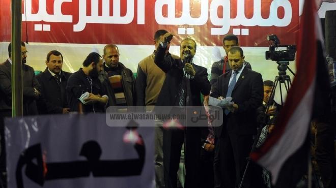 الجيش المصري يناشد أنصار الرئيس المعزول الابتعاد عن المنشآت العسكرية