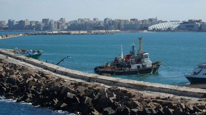  إغلاق بوغازي الإسكندرية والدخيلة نتيجة ارتفاع الأمواج 