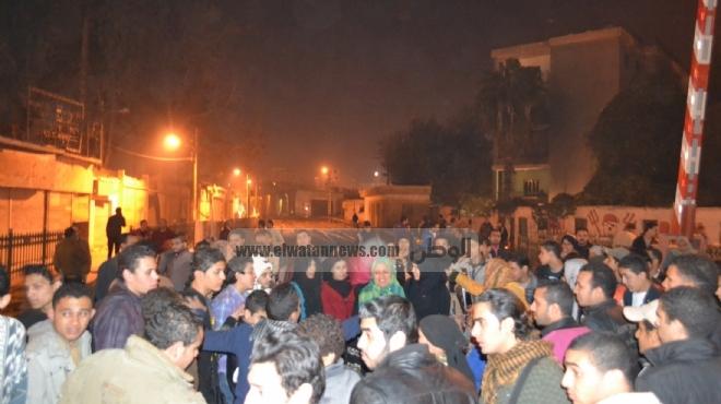  المئات يتظاهرون بالمنصورة لرفض الدستور الجديد ويرفعون صورة أبو ضيف 
