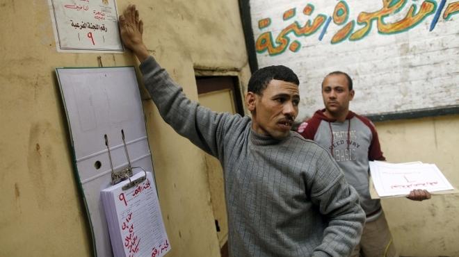  غياب الموظفين بلجان الإسكندرية يتسبب في حالة من الفوضى وتمزيق كشوف أسماء الناخبين