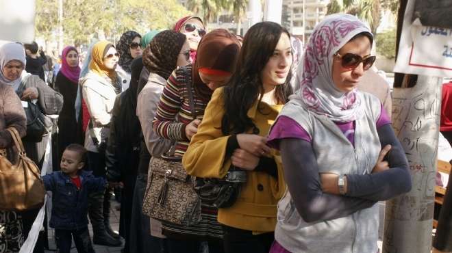 سيدات مصر الجديدة يعترضن على رئيس لجنة ملتحٍ لتعمده البطء في سير التصويت -  - الوطن
