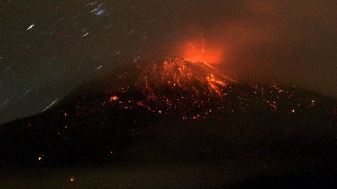 11 قتيلا في إندونيسيا بعد ثوران بركاني