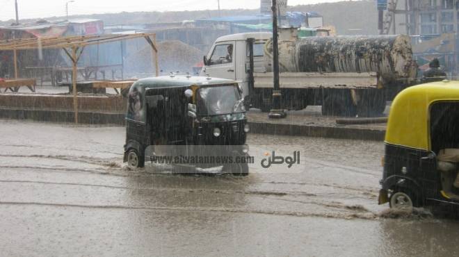  أمطار غزيرة على محافظة الدقهلية.. وغياب جماعي من المدارس والجامعات