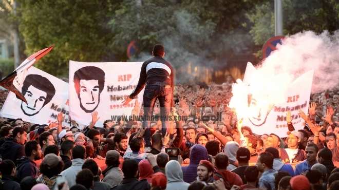 احتفالات وشماريخ أمام مقر الأهلي بعد الحكم بإحالة 21 من متهمي المجزرة للمفتي