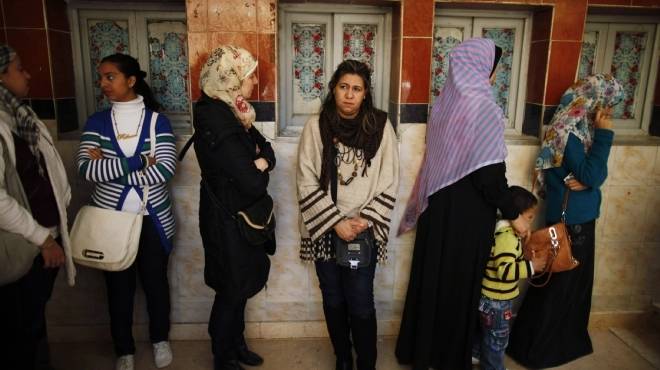  عناصر نسائية في لجان السيدات بعين شمس للتعرف على المنتقبات خلال الاستفتاء