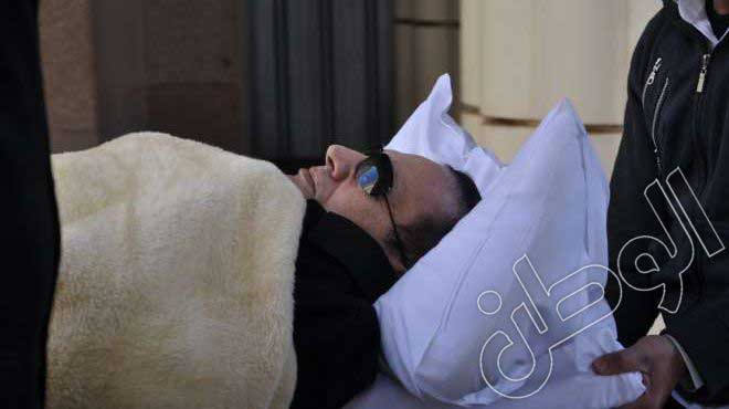 مبارك يتعرض لأزمة ضيق فى التنفس لمدة 5 دقائق، وخديجة والجمال يزوران جمال 
