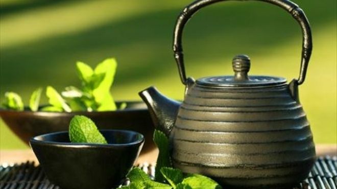 دراسة: تناول الشاي الأخضر يقي من جلطات القلب