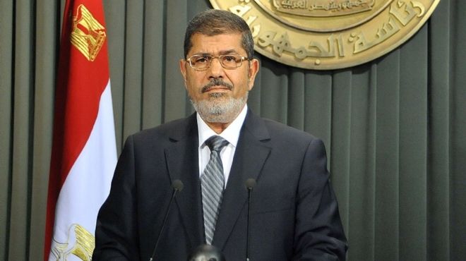 مرسي مرشحا: أرفض لقاء القائم بأعمال السفير الإيراني.. مرسي رئيسا: أهلا بالرئيس الإيراني في القاهرة