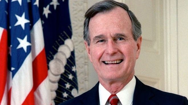  الرئيس الأمريكي الأسبق بوش الأب يشهد على زواج بين امرأتين 