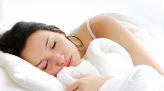  6 عادات يجب اتباعها قبل النوم للعناية بالبشرة 