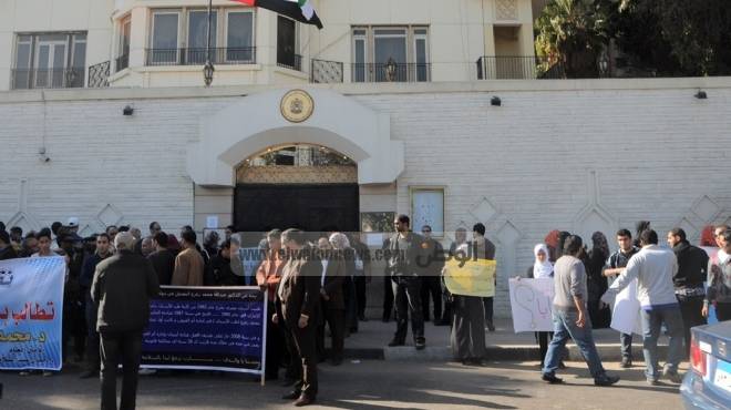  وقفة احتجاجية أمام سفارة الإمارات بالقاهرة للمطالبة بحقوق المصريين بالخارج 