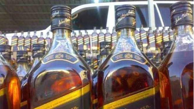 ضبط 503 زجاجة مواد كحولية بحوزة سائق بالمنيا