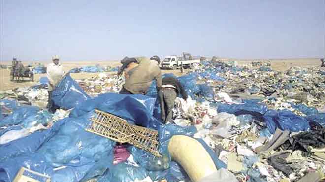  العاملون بمصنع أبو جريدة لتدوير القمامة بفارسكور يواصلون الاعتصام المفتوح 