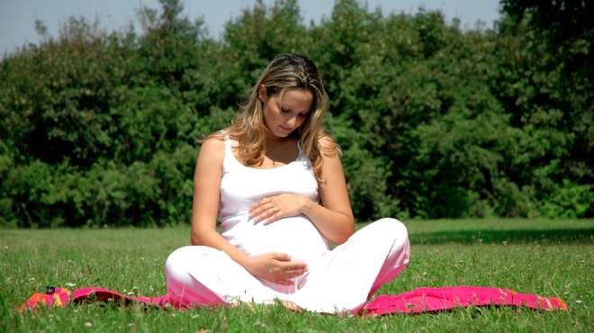 ممارسة اليوجا تسهل فترة الحمل 