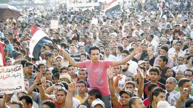  المسيرات الاحتجاجية تواصل مطالبتها بإسقاط حكم المرشد في الفيوم