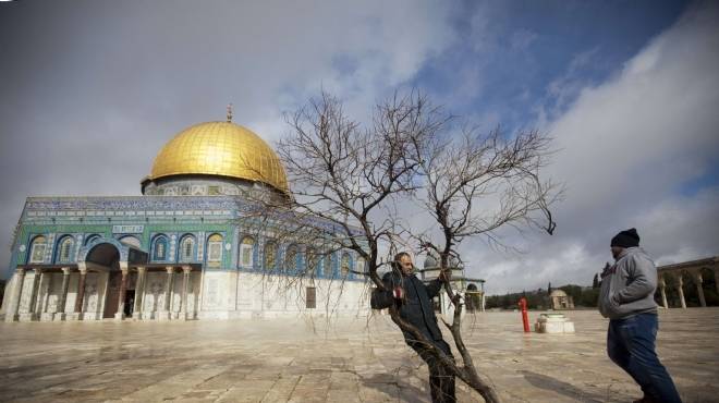  نشطاء فلسطينيون يحاولون منع تصوير فيلم أوروبي عن القدس