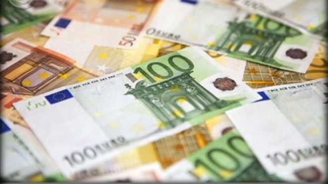 اليورو يعاود الصعود إلى ما فوق 1.10 دولار بعد نتيجة استفتاء اليونان