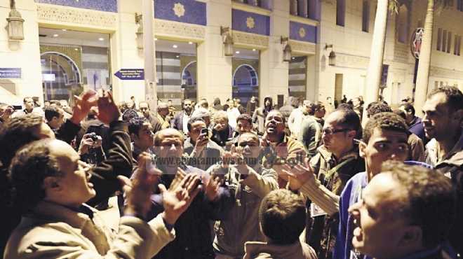 اعتصام «محطة مصر» يجمع أهالى ضحايا قطارات «مرسى ومبارك»