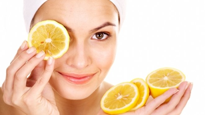  استخدمي الليمون للتخلص من البقع الداكنة بوجهك
