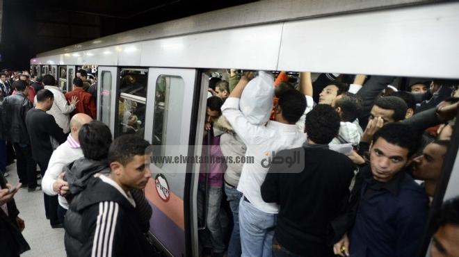 بعد إغلاق ميدان التحرير بالدبابات.. مترو الأنفاق لا يتوقف في محطة أنور السادات 