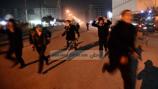 عاجل| الأمن يقتحم ميدان التحرير ويواصل إطلاق قنابل الغاز المسيل للدموع