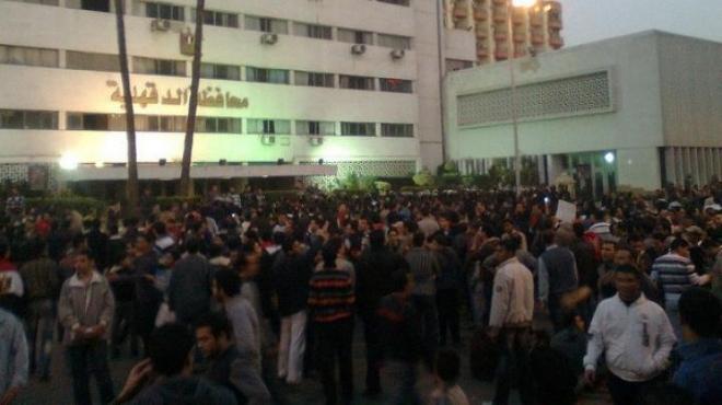 ثوار الدقهلية ينقلون اعتصامهم أمام ديوان عام المحافظة