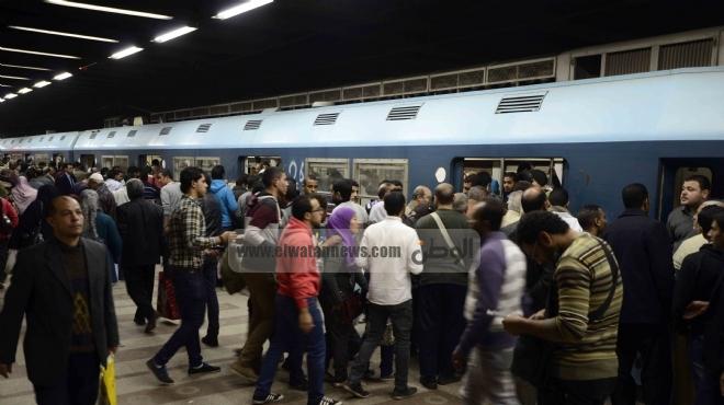  رئيس المترو: قطارات إضافية لمواجهة زحام الركاب في المحطات