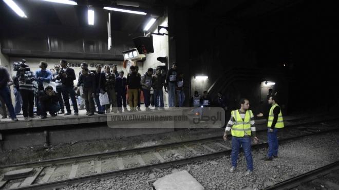 إصابة 12 راكبًا نتيجة إطلاق أعيرة خرطوش من قبل ملثمين اقتحموا محطة مترو 