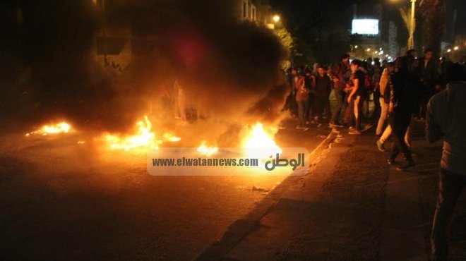 31 مصابا في اشتباكات عنيفة بين المتظاهرين والأمن بالسويس