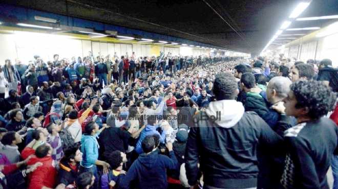 عاجل| اشتباكات بين متظاهري شبرا وعمال محطة روض الفرج بعد محاولة قطع المترو