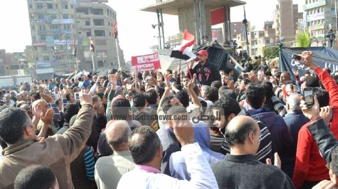  مسيرة من ميدان التحرير إلى دار القضاء العالي تطالب بالقصاص لشهداء الثورة