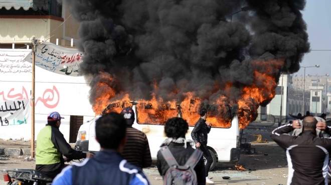  سطو من البعض على محتويات مبنى مباحث شرطة كهرباء بورسعيد عقب حرقه