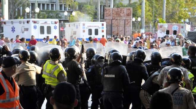 السلطة والمعارضة في فنزويلا توافقان على فتح حوار أمام مراقب