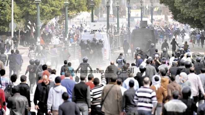 اشتباكات عنيفة فى «التحرير» تنتقل إلى كوبرى «قصر النيل»