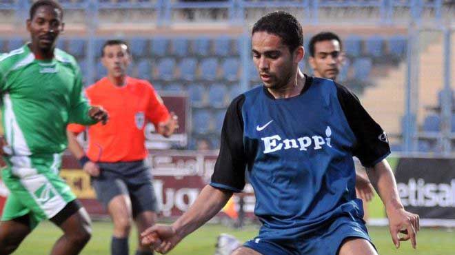 أحمد رؤوف مهاجم إنبي يصل طرابلس للانضمام إلى الاتحاد الليبي