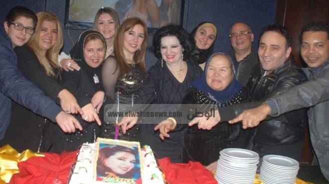  بالصور| دينا عبد الله تحتفل بعيد ميلادها مع السفير اليوناني
