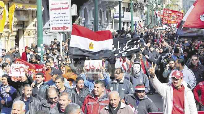الإسكندرية.. آلاف المحتجين بالإسكندرية يتحدون الطقس للتظاهر ضد النظام 