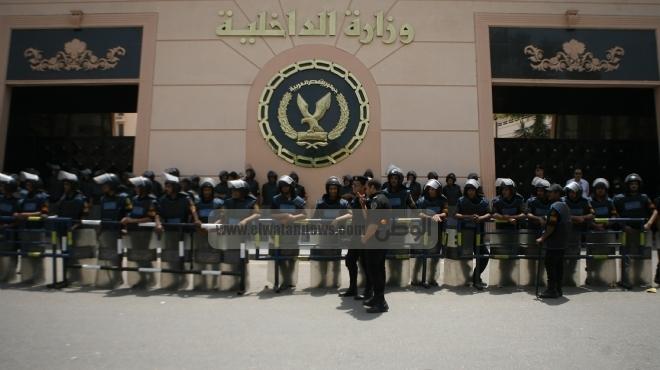  الداخلية: مجموعة من الأشخاص هاجموا الشرطة بالأسلحة البيضاء لغلق ميدان التحرير 