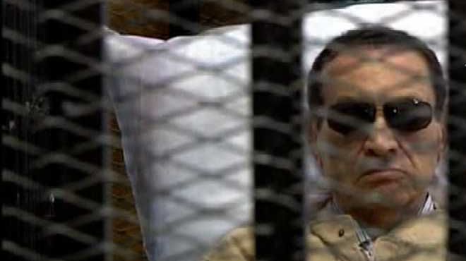 النيابة: لا تمييز لـ«مبارك» عن بقية السجناء.. ومصادر بـ«المعادى العسكرى»: ربما يقضى ما تبقى من حياته بالمستشفى