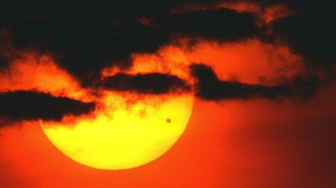 عبور كوكب الزهرة أمام الشمس ظاهرة فلكية نادرة تحدث مرتين كل 117 عاما 