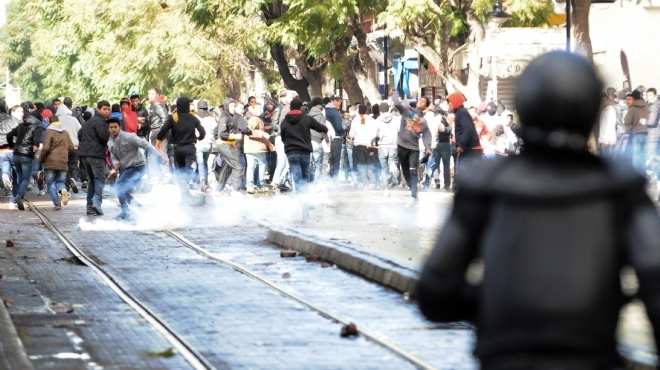  مصدر أمني: تسليم أفراد الشرطة قنابل مسيلة للدموع لتأمين مقراتهم بعد عصيان الأمن المركزي